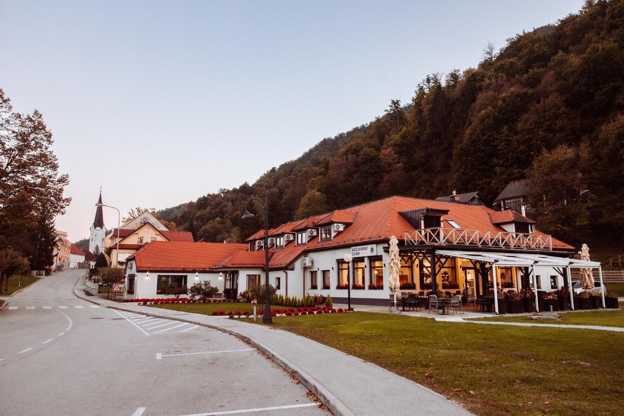 Kozjanski Dvor Подчетртек Экстерьер фото